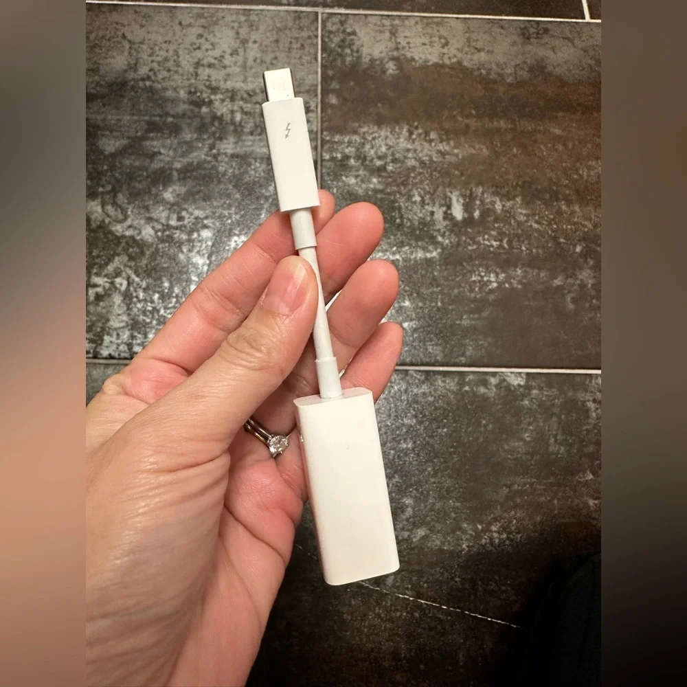 C Genuine Apple A1433 Thunderbolt to Gigabit Ethernet Adapter